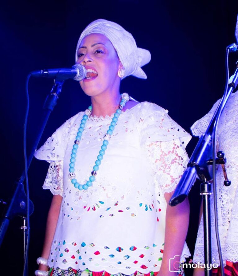 Egbomy Adriana - Cia de Ogans